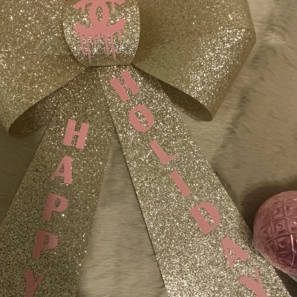 Holiday bow
